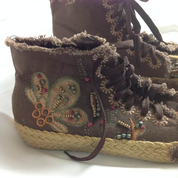 Shoes - Picture 5 of 6